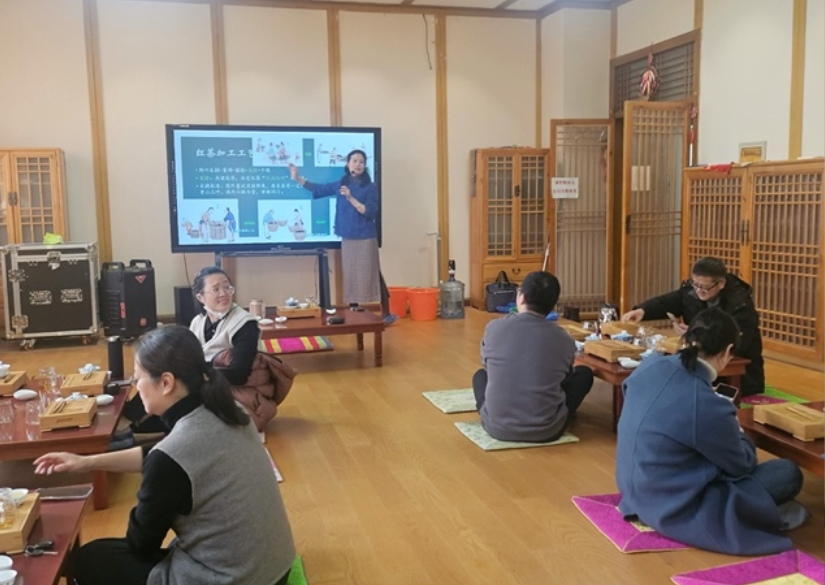 做爱漫画
工会举办茶文化体验活...