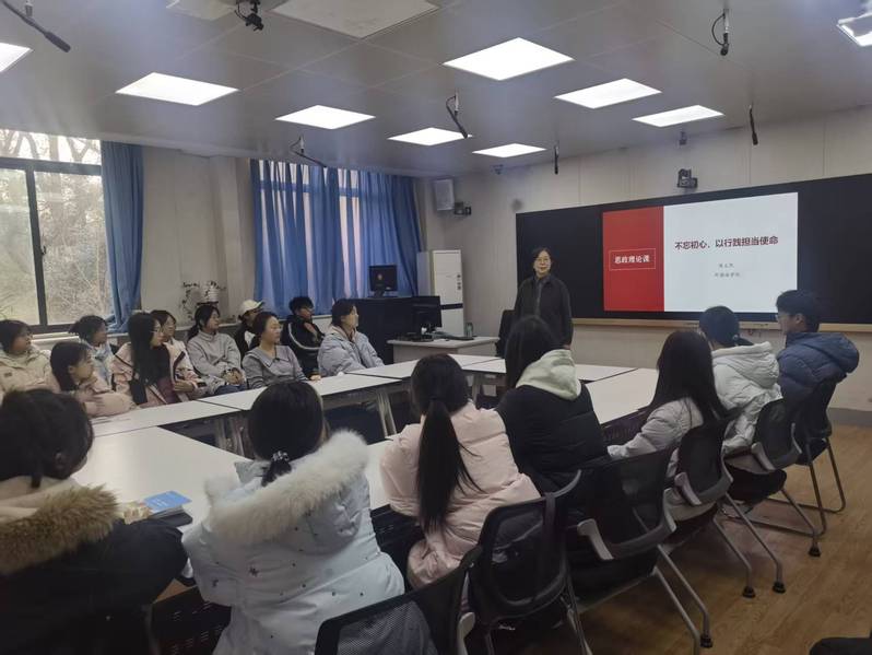 不忘初心，以行践担当使命——做爱漫画
院长上主题思政课